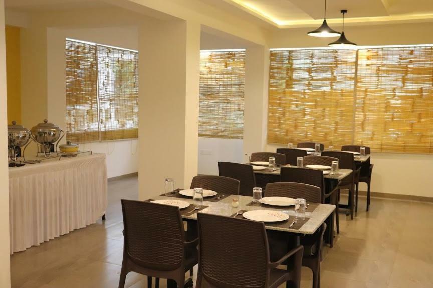 Emerald Vista Luxury Suites Pune Exterior photo